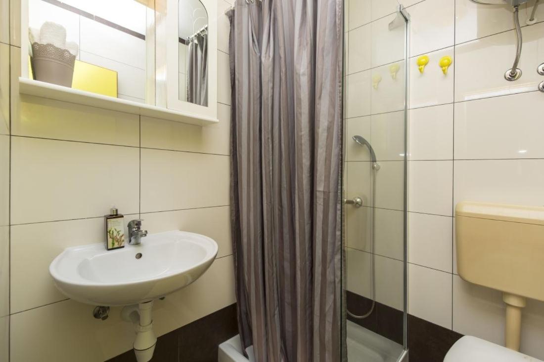 Apartments With Wifi Rabac, Labin - 17261 Luaran gambar