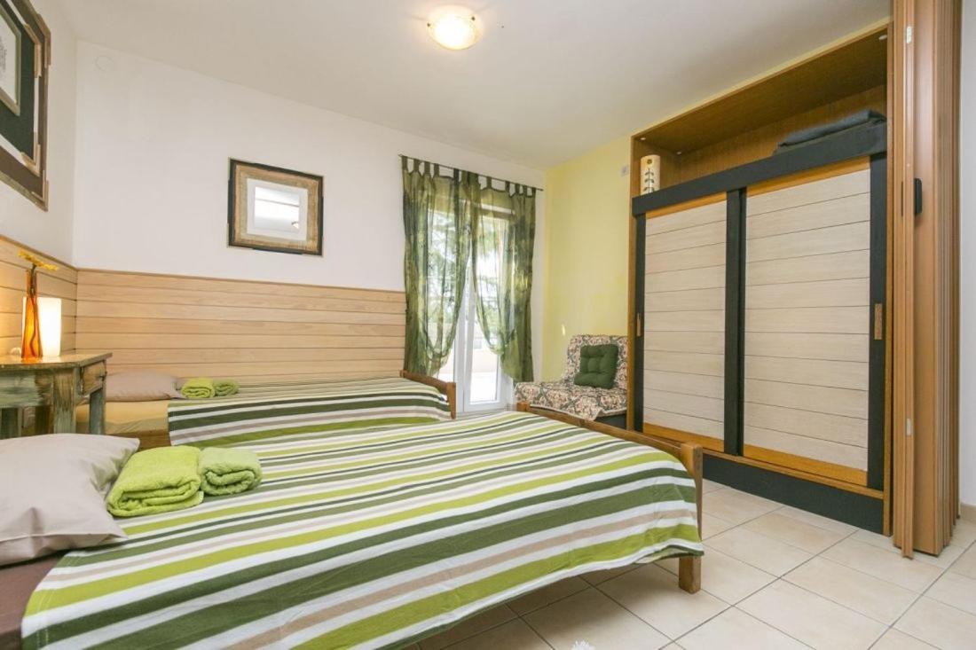 Apartments With Wifi Rabac, Labin - 17261 Bilik gambar