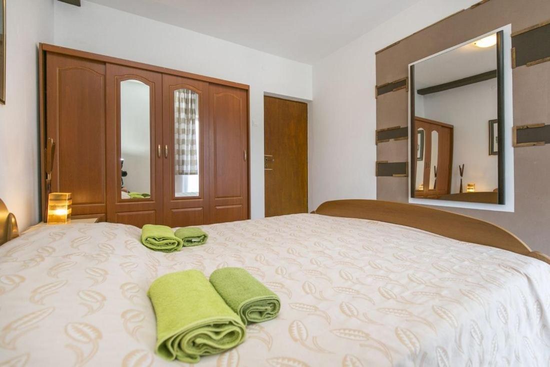 Apartments With Wifi Rabac, Labin - 17261 Bilik gambar