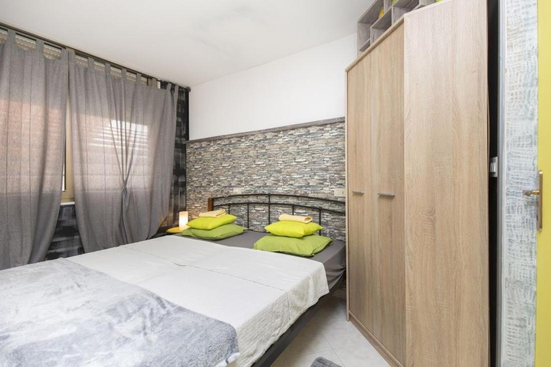 Apartments With Wifi Rabac, Labin - 17261 Bilik gambar